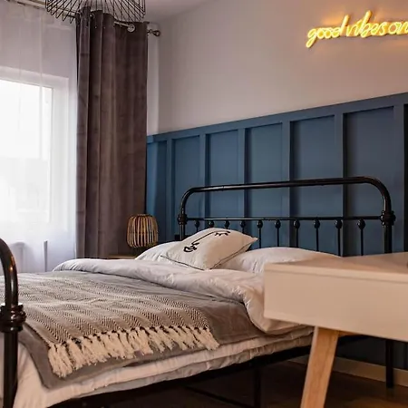 Blue Moon. Cozy Near Iulius Mall Апартаменты