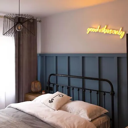 Апартаменты Blue Moon. Cozy Near Iulius Mall Клуж-Напока