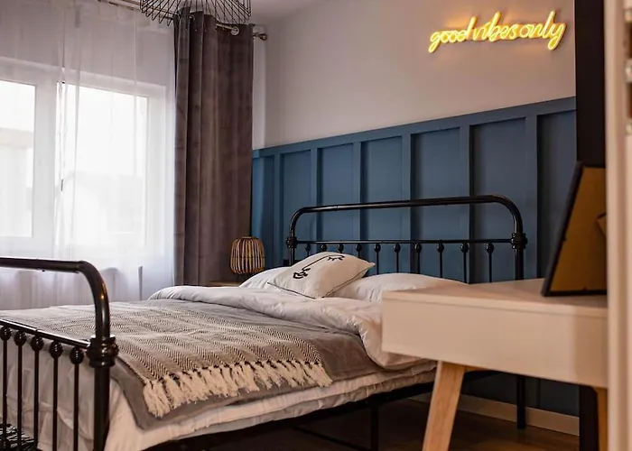 Blue Moon. Cozy Near Iulius Mall Апартаменти